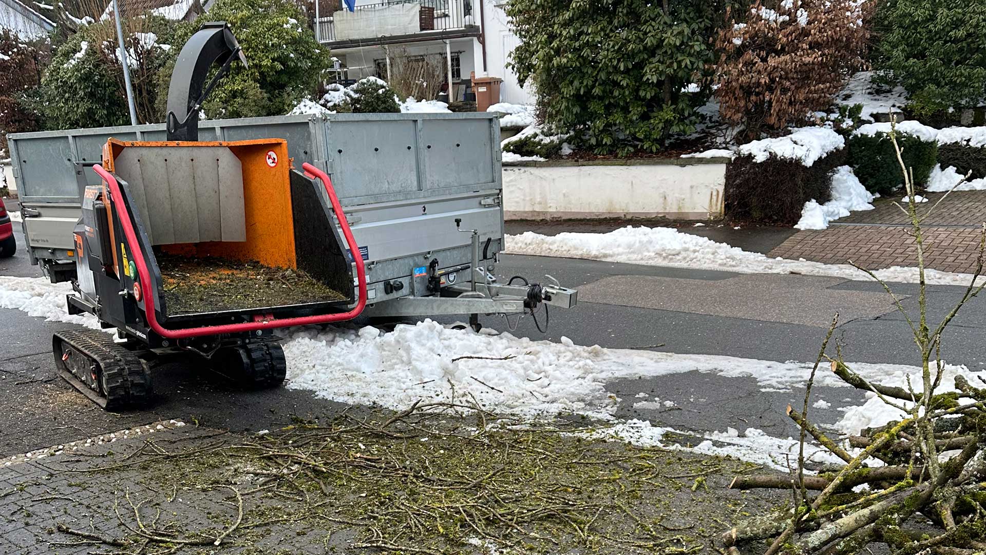 Häckselarbeiten durch NK Baumdienst